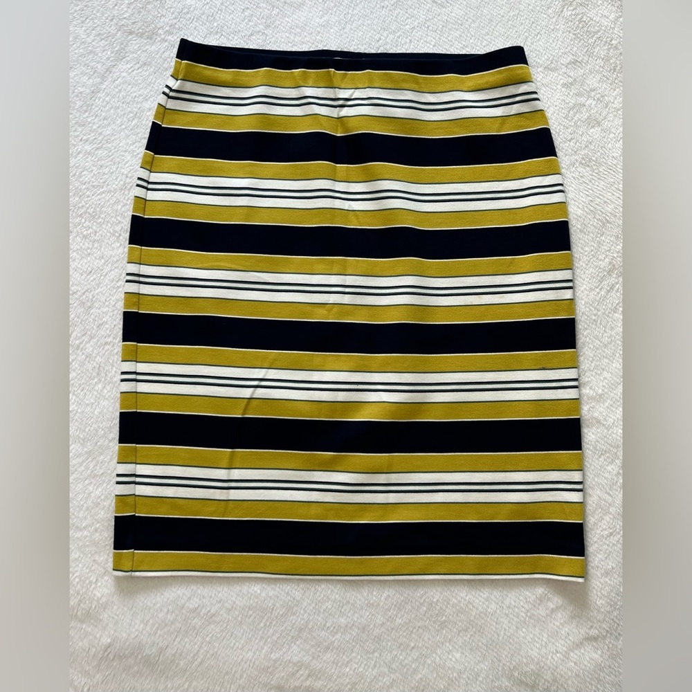 Ann‎ Taylor Mini Skirt, EUC, Size M